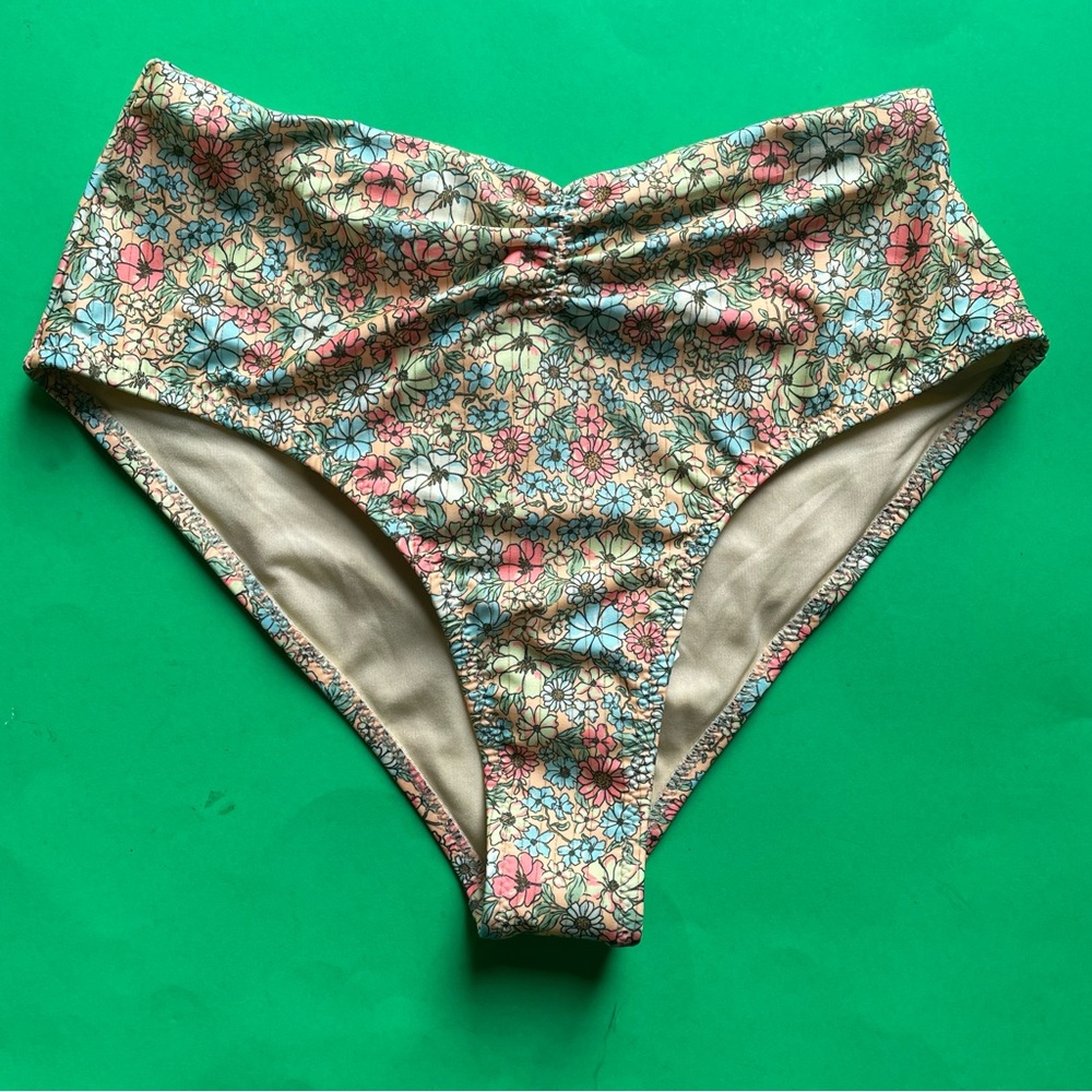 Rip Curl bikini bottom swim Sea of Dreams good coverage retro floral peach XS